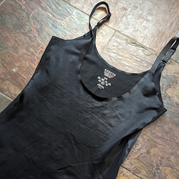 SPANX red hot assets luxe & lean scalloped slip L - Picture 5 of 9